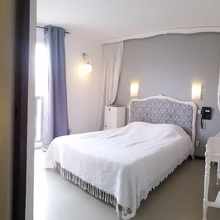 Logis De La Clape 3* 나르본플라제