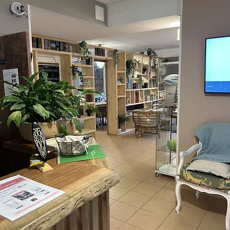 Logis De La Clape 호텔 3*