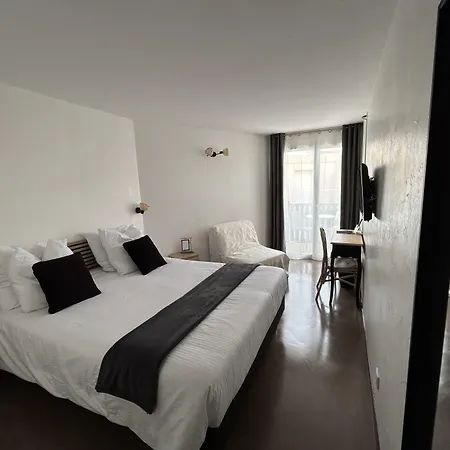 Logis De La Clape 3* 나르본플라제